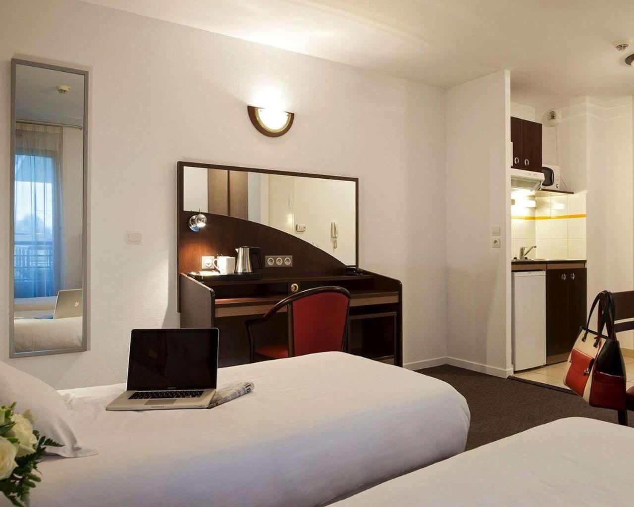 Comfort Suites Le-Port-Marly Paris Ouest Le Port-Marly Zewnętrze zdjęcie