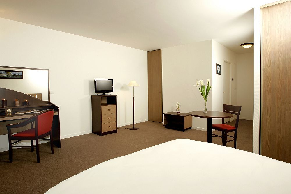 Comfort Suites Le-Port-Marly Paris Ouest Le Port-Marly Zewnętrze zdjęcie