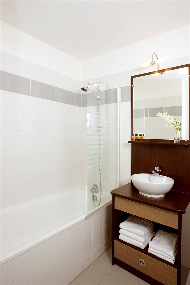 Comfort Suites Le-Port-Marly Paris Ouest Le Port-Marly Zewnętrze zdjęcie
